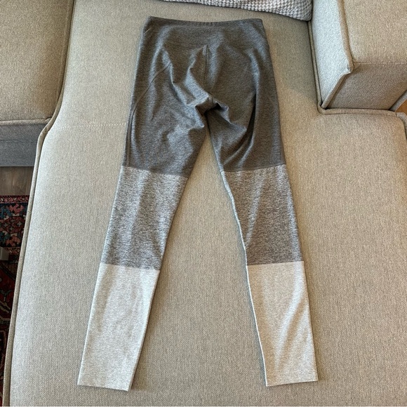 Outdoor Voices Gray and White Colorblock Springs 7/8 Leggings - Picture 4 of 5